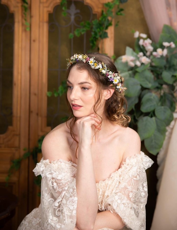 Daisy Flower Crown: Boho Garden Wedding Headpiece – handmade floral hair accessory by magaela