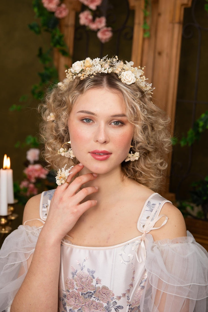 Boho Flower Hair Wreath: Rustic Cottagecore Wedding Headpiece – handmade floral hair accessory by magaela