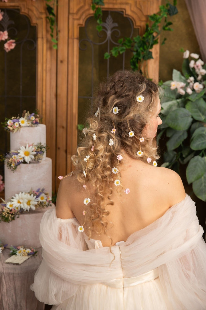 Daisy Cake Toppers: Meadow Wedding Cake Decoration, Set of 3 – handmade floral hair accessory by magaela