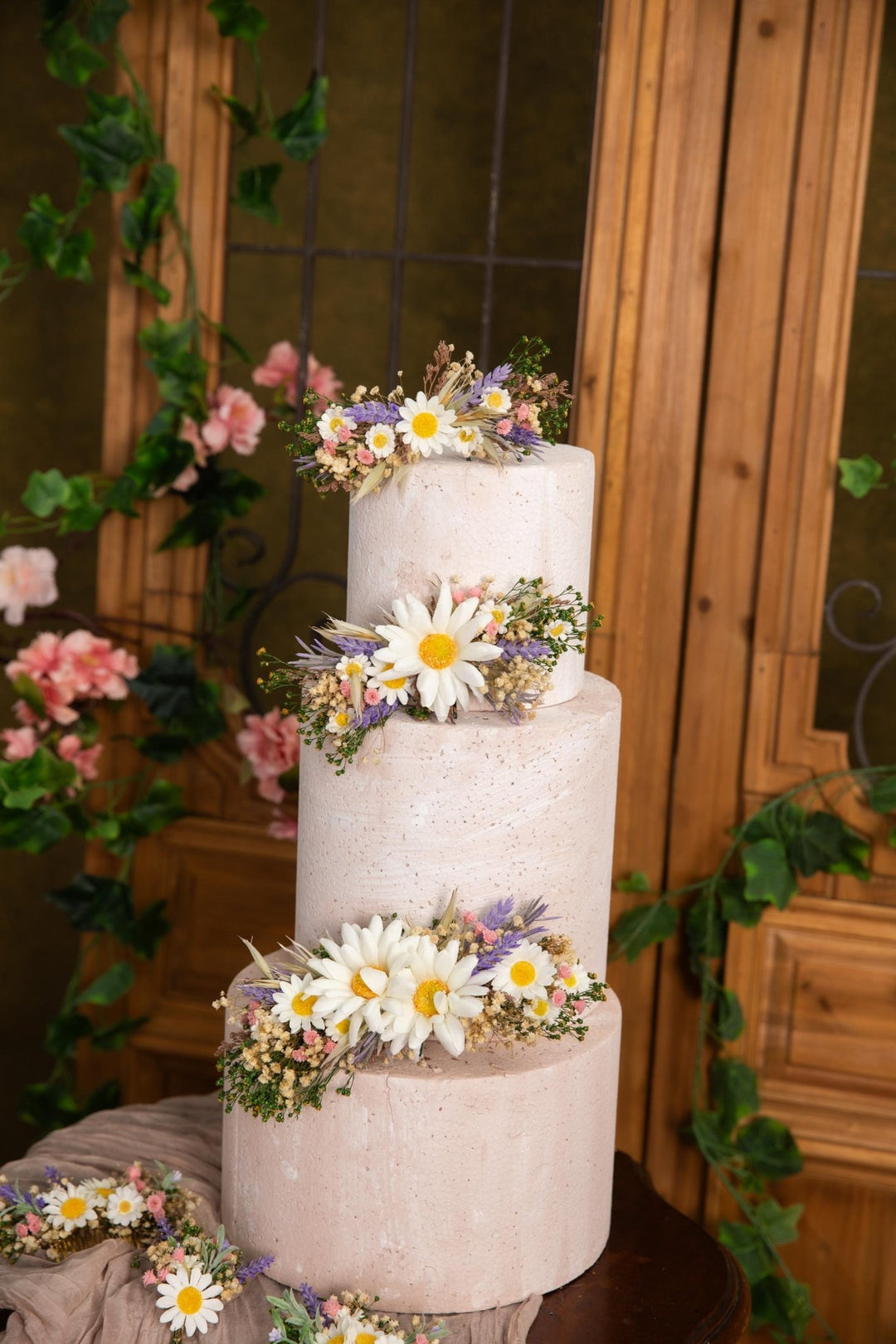 Daisy Meadow Cake Toppers: Wedding Flower Decoration, Set of 3 – handmade floral hair accessory by magaela
