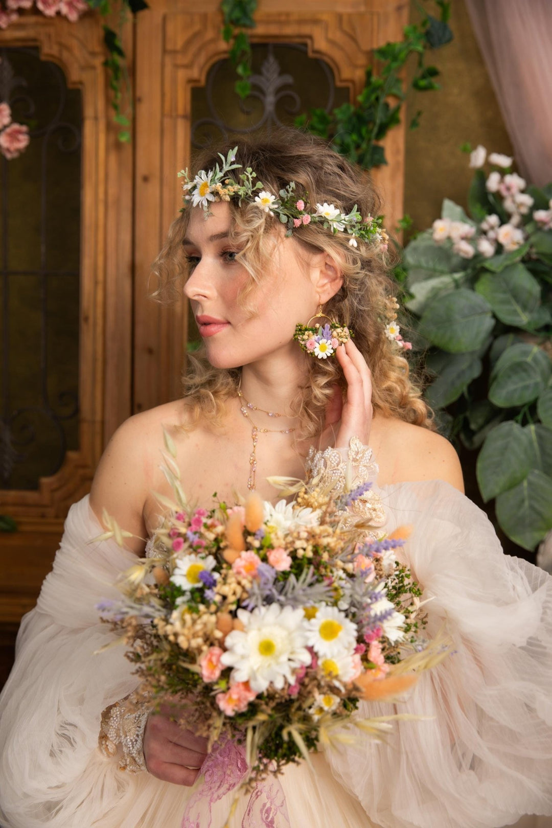 Daisy Bridal Bouquet: Meadow Spring Wildflower Wedding Bouquet – handmade floral hair accessory by magaela