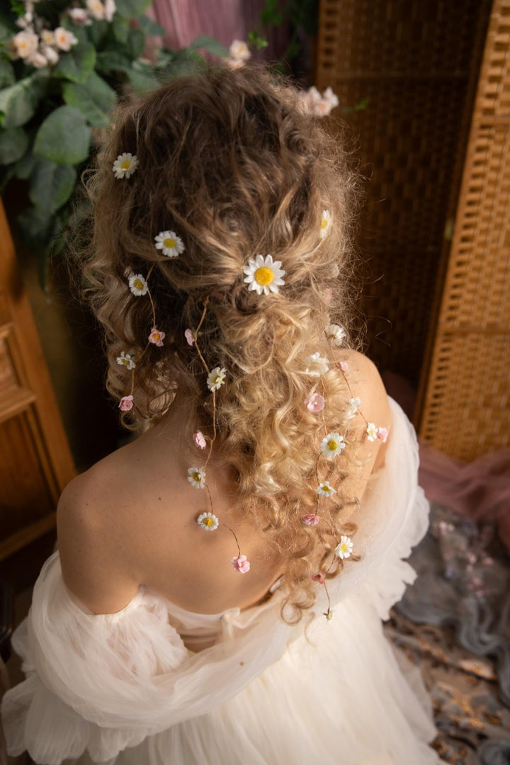 Daisy Flower Hair Clips: Bridal Wedding Veil, Set of 5 – handmade floral hair accessory by magaela