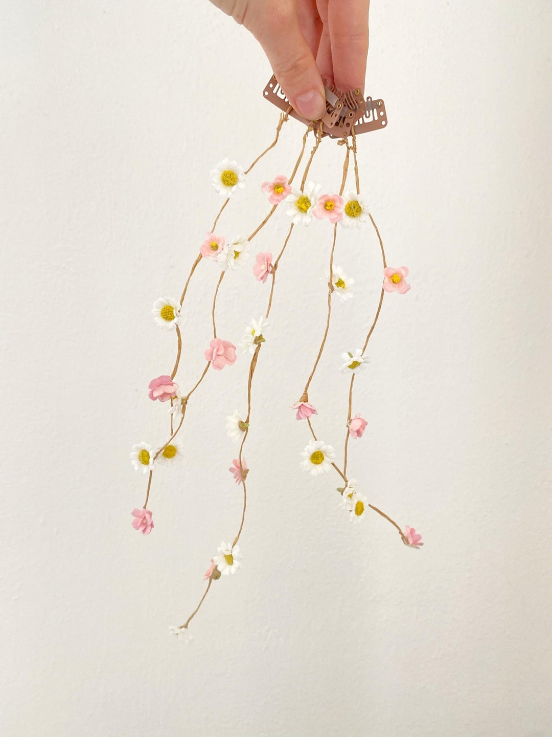 Daisy Flower Hair Clips: Bridal Wedding Veil, Set of 5 – handmade floral hair accessory by magaela