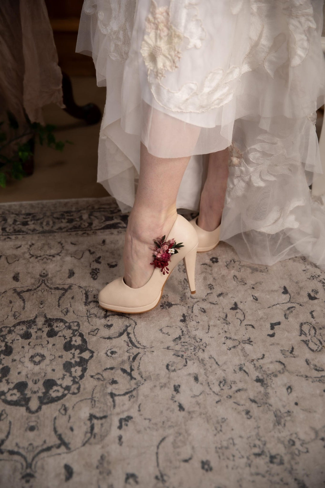 Burgundy Flower Shoe Clips: Boho Wedding Floral Decoration – handmade floral hair accessory by magaela