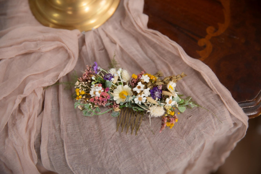 Wildflower Hair Comb: Meadow Daisy Bridal Boho Wedding Accessory – handmade floral hair accessory by magaela
