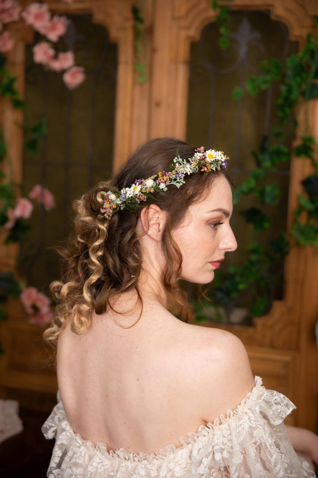 Daisy Flower Crown: Boho Garden Wedding Headpiece – handmade floral hair accessory by magaela