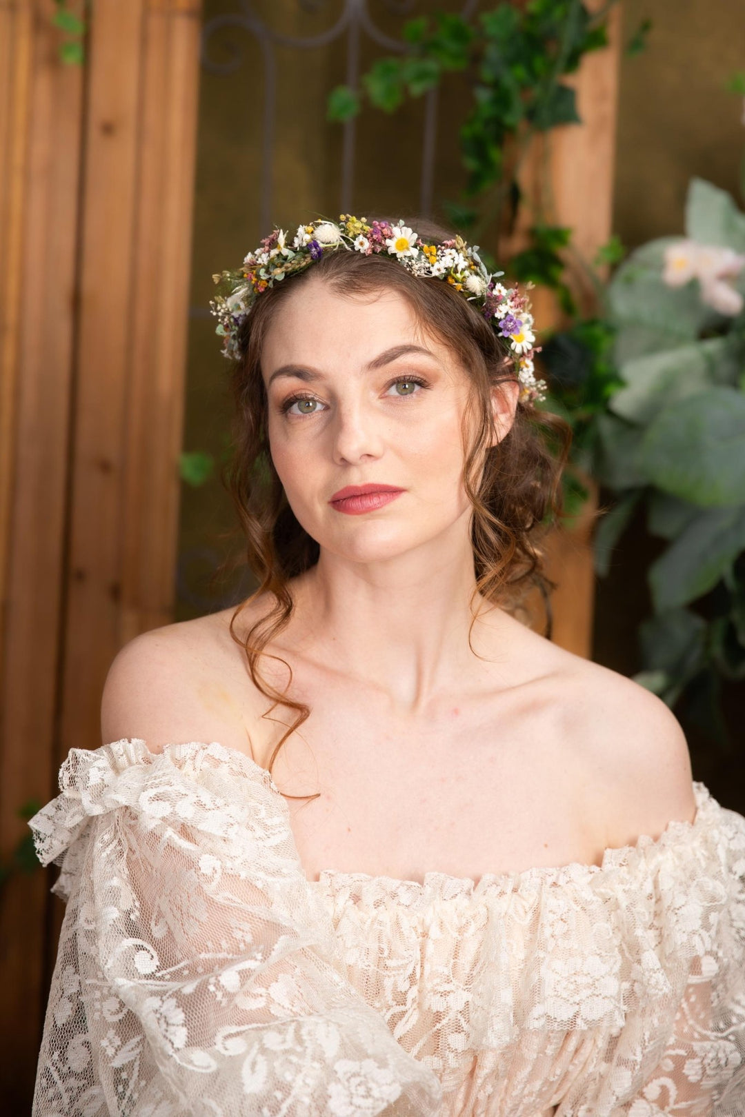 Daisy Flower Crown: Boho Garden Wedding Headpiece – handmade floral hair accessory by magaela