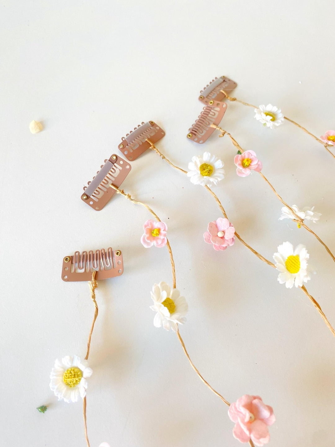 Daisy Flower Hair Clips: Bridal Wedding Veil, Set of 5 – handmade floral hair accessory by magaela