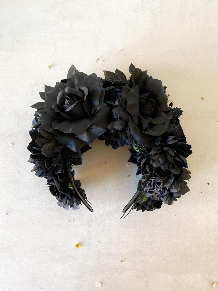 Black Frida flower headband: Big black crown for Halloween or Gothic wedding – handmade floral hair accessory by magaela