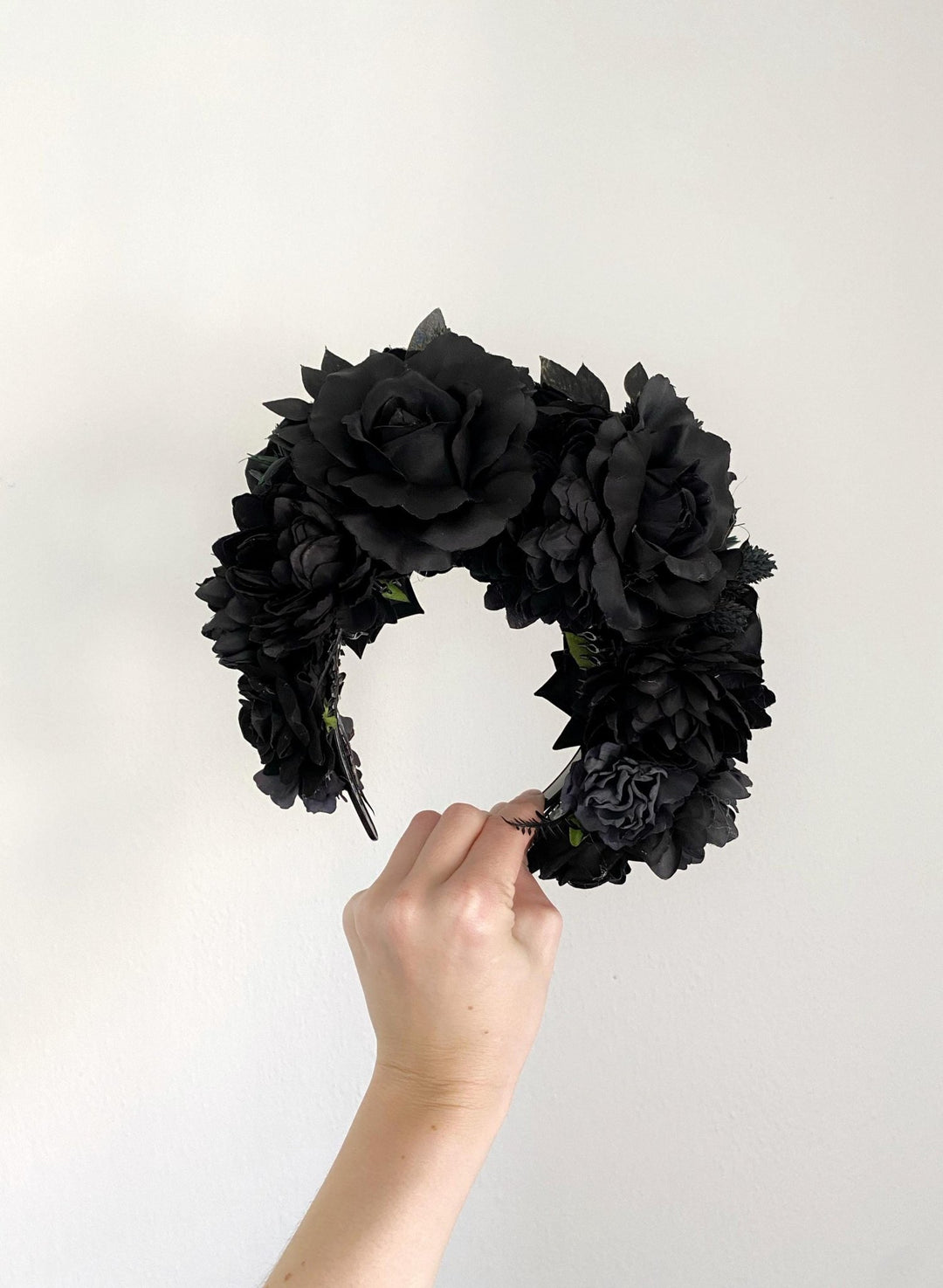 Black Frida flower headband: Big black crown for Halloween or Gothic wedding – handmade floral hair accessory by magaela