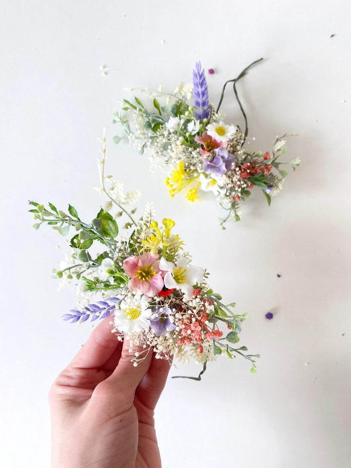 Wildflower Wedding Glass Decoration: Cottagecore Bridal Decor – handmade floral hair accessory by magaela