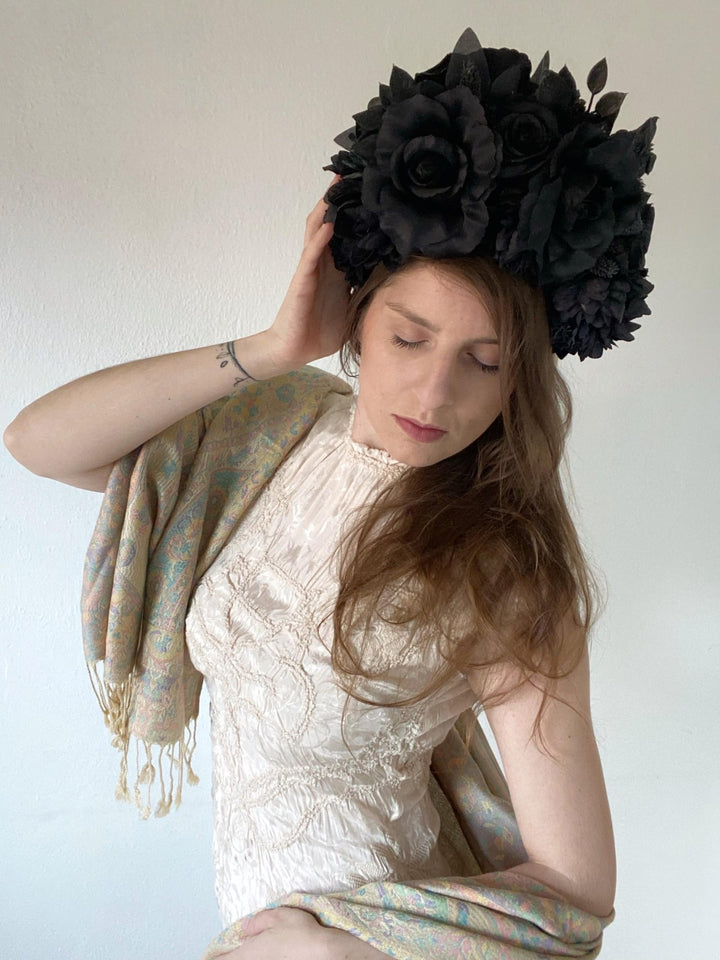 Black Frida flower headband: Big black crown for Halloween or Gothic wedding – handmade floral hair accessory by magaela