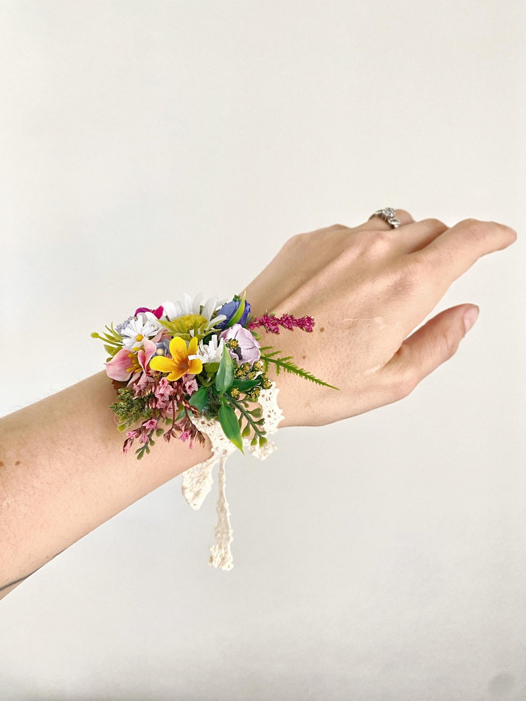 Daisy Flower Bracelet: Lace Corsage, Meadow Wedding Jewelry – handmade floral hair accessory by magaela