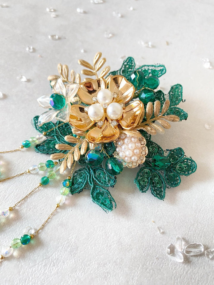 Emerald Green & Gold Flower Brooch – Glam Wedding Jewelry • Luxury Floral Pin – handmade floral hair accessory by magaela
