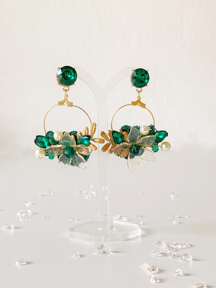 Emerald Green Flower Earrings: Gold Tone Studs, Bridal Jewelry – handmade floral hair accessory by magaela
