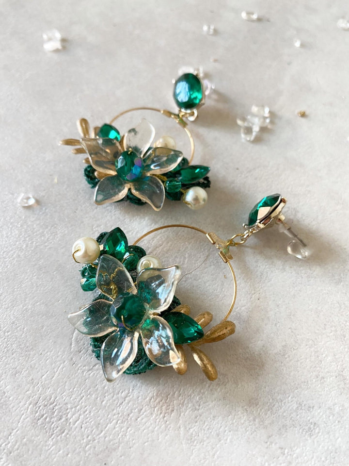 Emerald Green Flower Earrings: Gold Tone Studs, Bridal Jewelry – handmade floral hair accessory by magaela