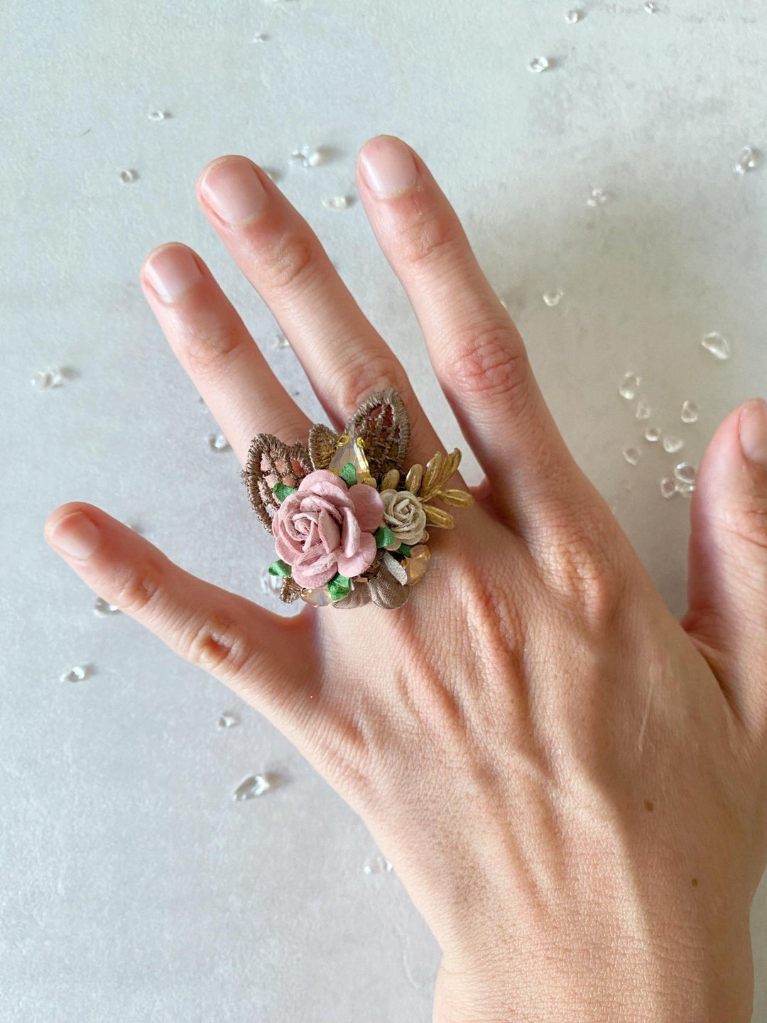 Glam Floral Ring: Emerald Green & Gold Bridal Jewelry – handmade floral hair accessory by magaela