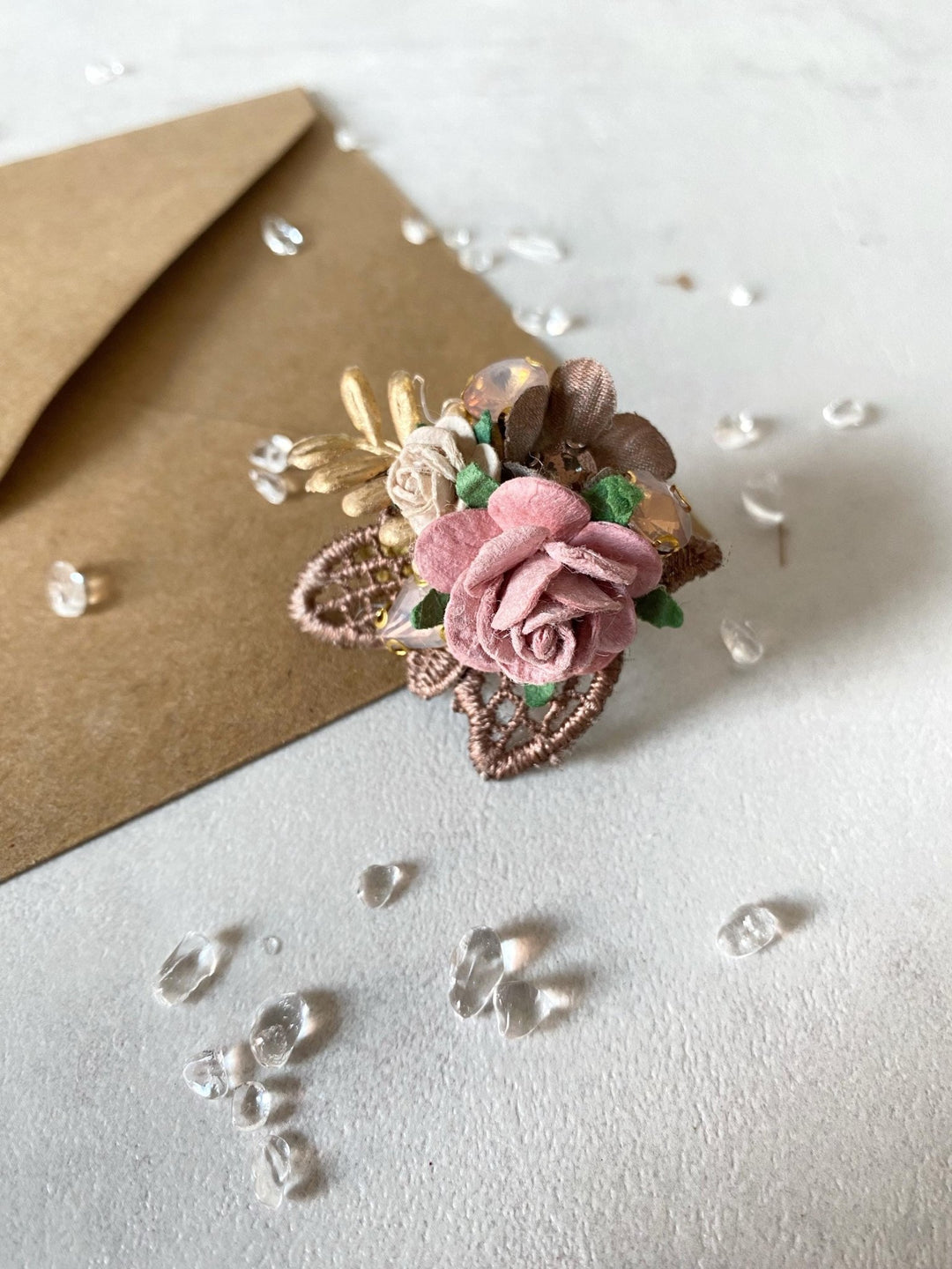 Glam Floral Ring: Emerald Green & Gold Bridal Jewelry – handmade floral hair accessory by magaela