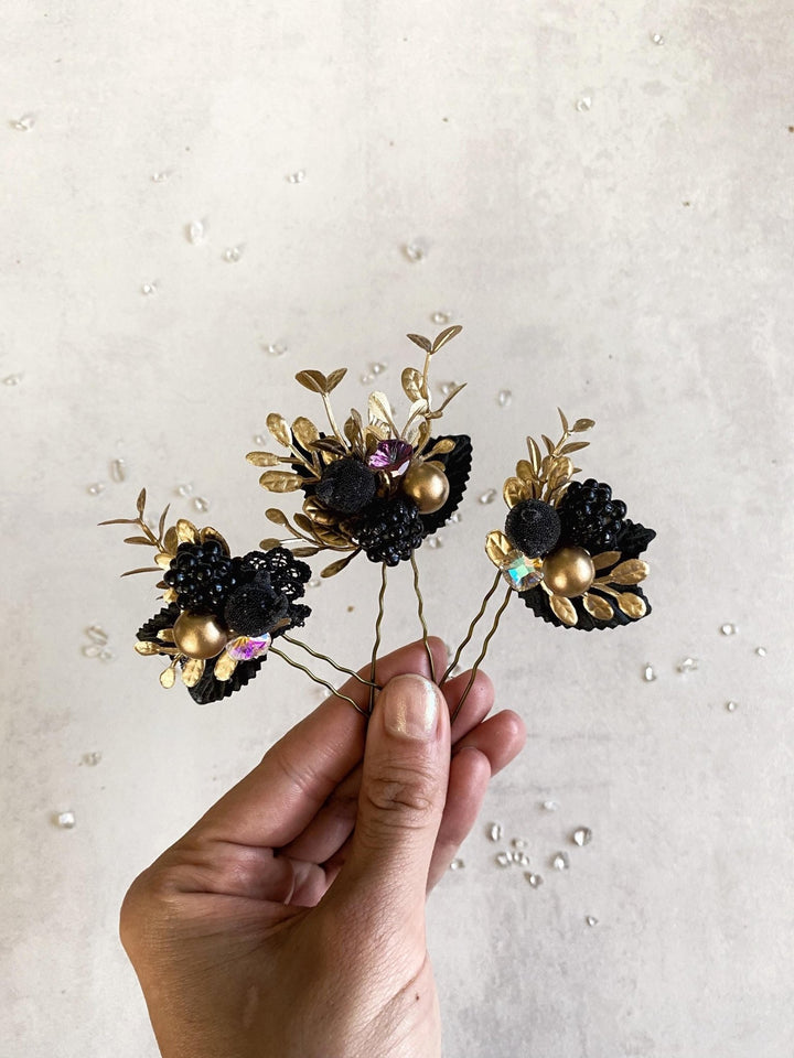 Black and Gold Floral Hair Pins: Glam Wedding Hair Accessory – handmade floral hair accessory by magaela