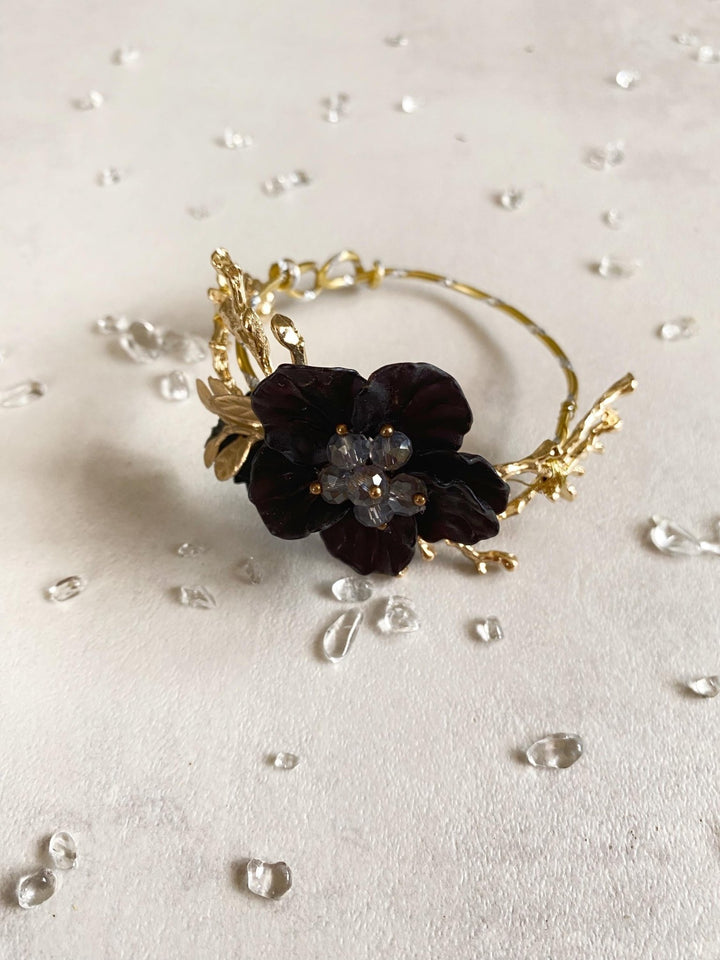 Black & Gold Flower Bracelet: Glam Wedding Wrist Corsage – handmade floral hair accessory by magaela