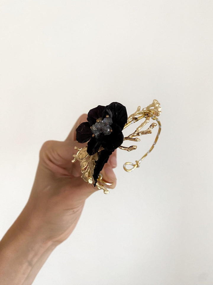 Black & Gold Flower Bracelet: Glam Wedding Wrist Corsage – handmade floral hair accessory by magaela