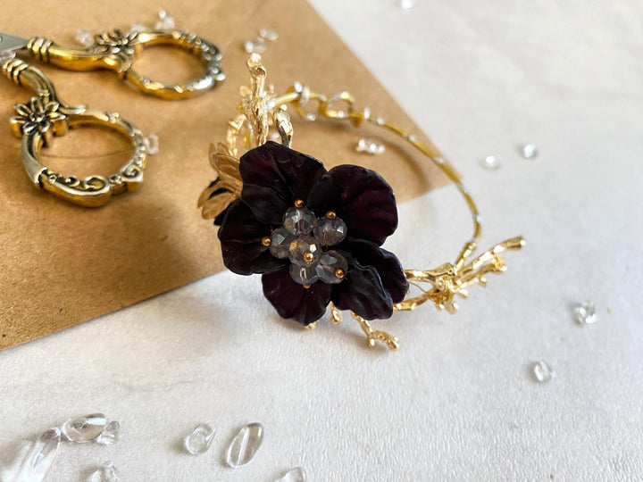Black & Gold Flower Bracelet: Glam Wedding Wrist Corsage – handmade floral hair accessory by magaela