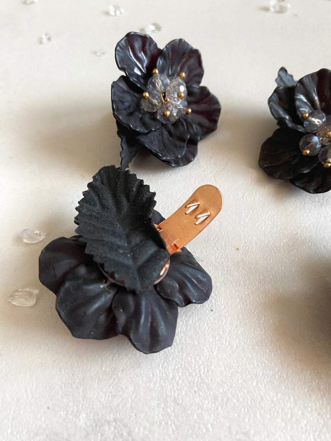 Black Floral Shoe Clips: Glam Wedding Bridal Shoe Decoration – handmade floral hair accessory by magaela