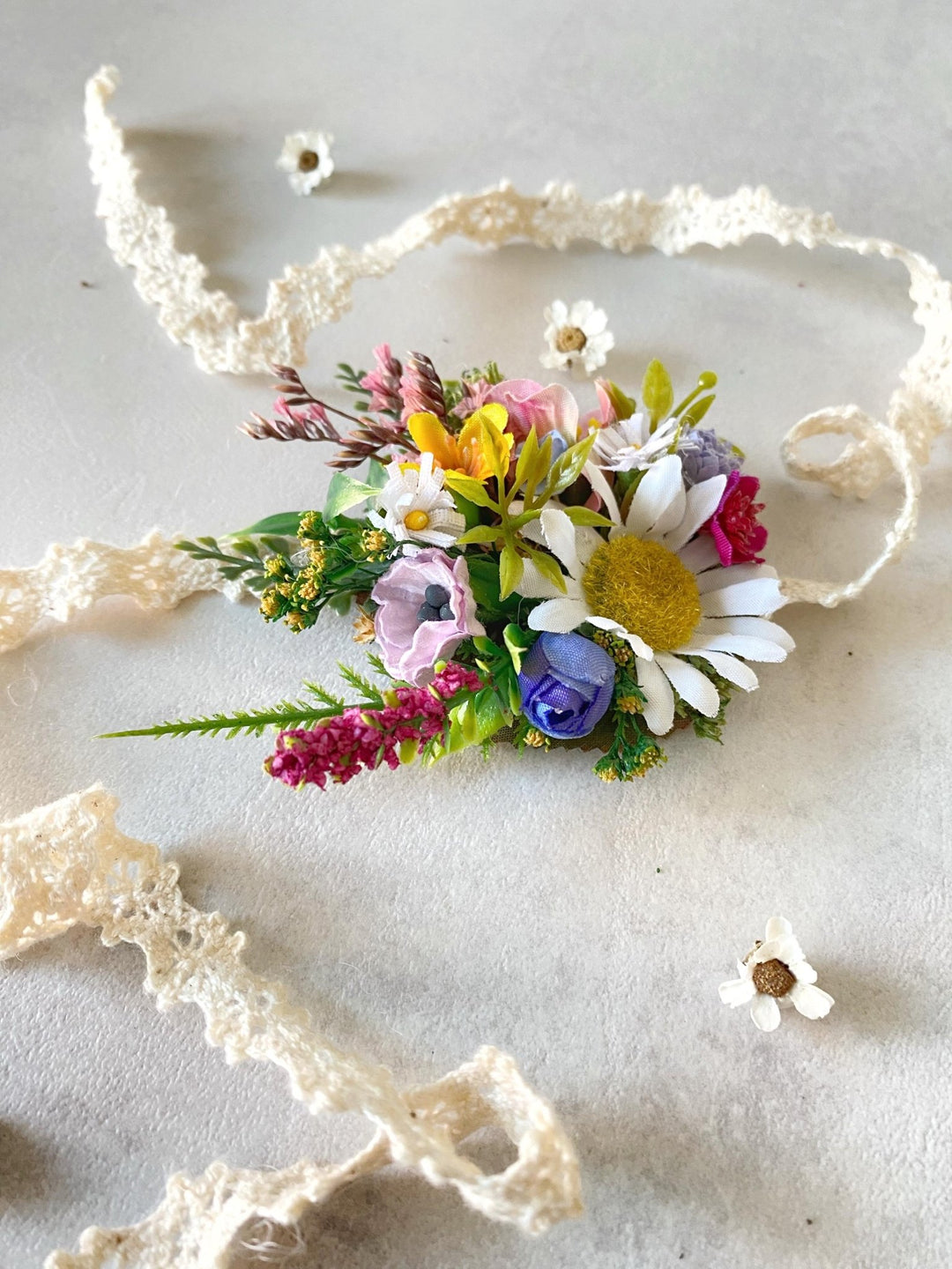 Daisy Flower Bracelet: Lace Corsage, Meadow Wedding Jewelry – handmade floral hair accessory by magaela