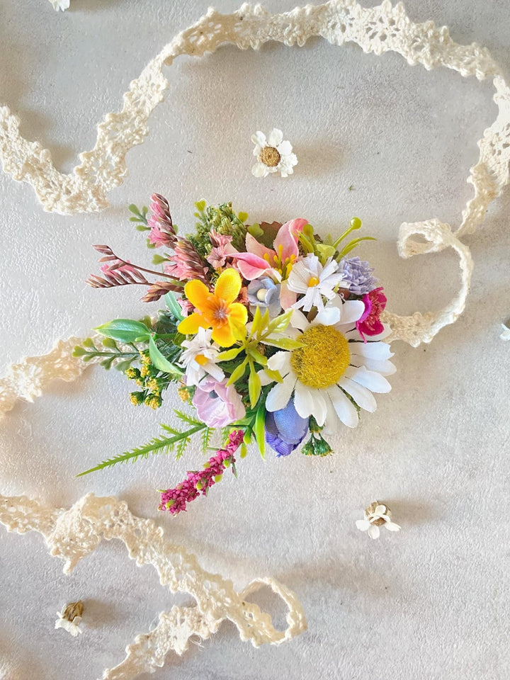 Daisy Flower Bracelet: Lace Corsage, Meadow Wedding Jewelry – handmade floral hair accessory by magaela