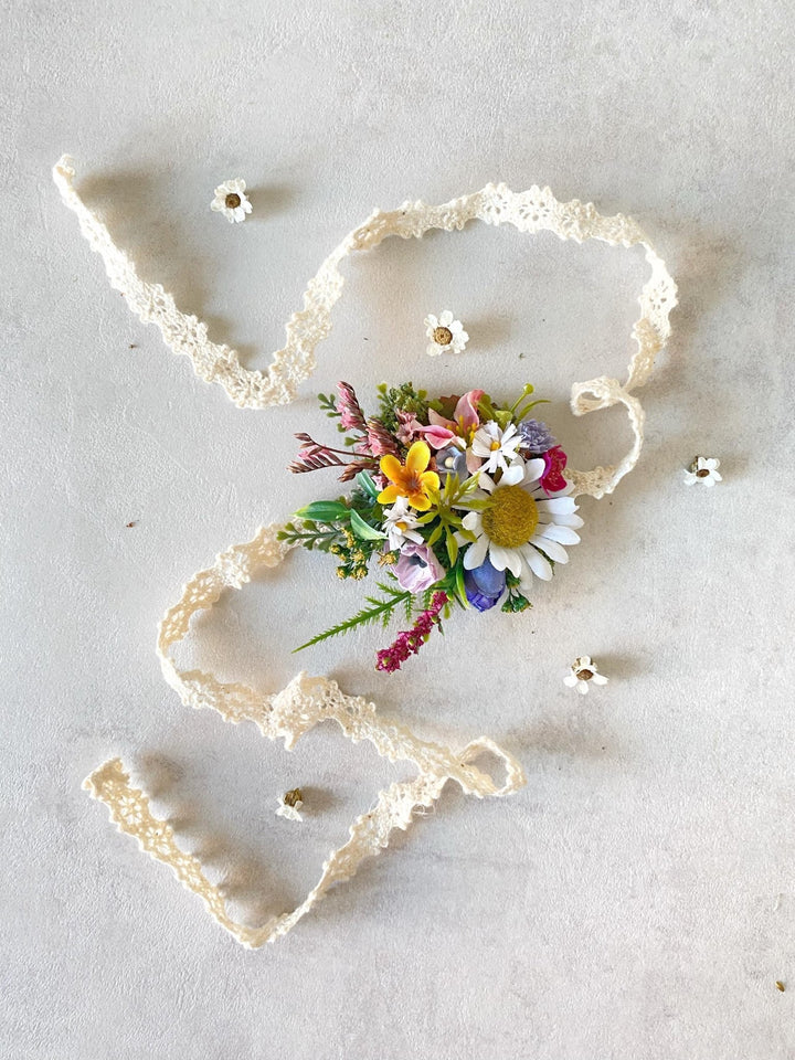 Daisy Flower Bracelet: Lace Corsage, Meadow Wedding Jewelry – handmade floral hair accessory by magaela