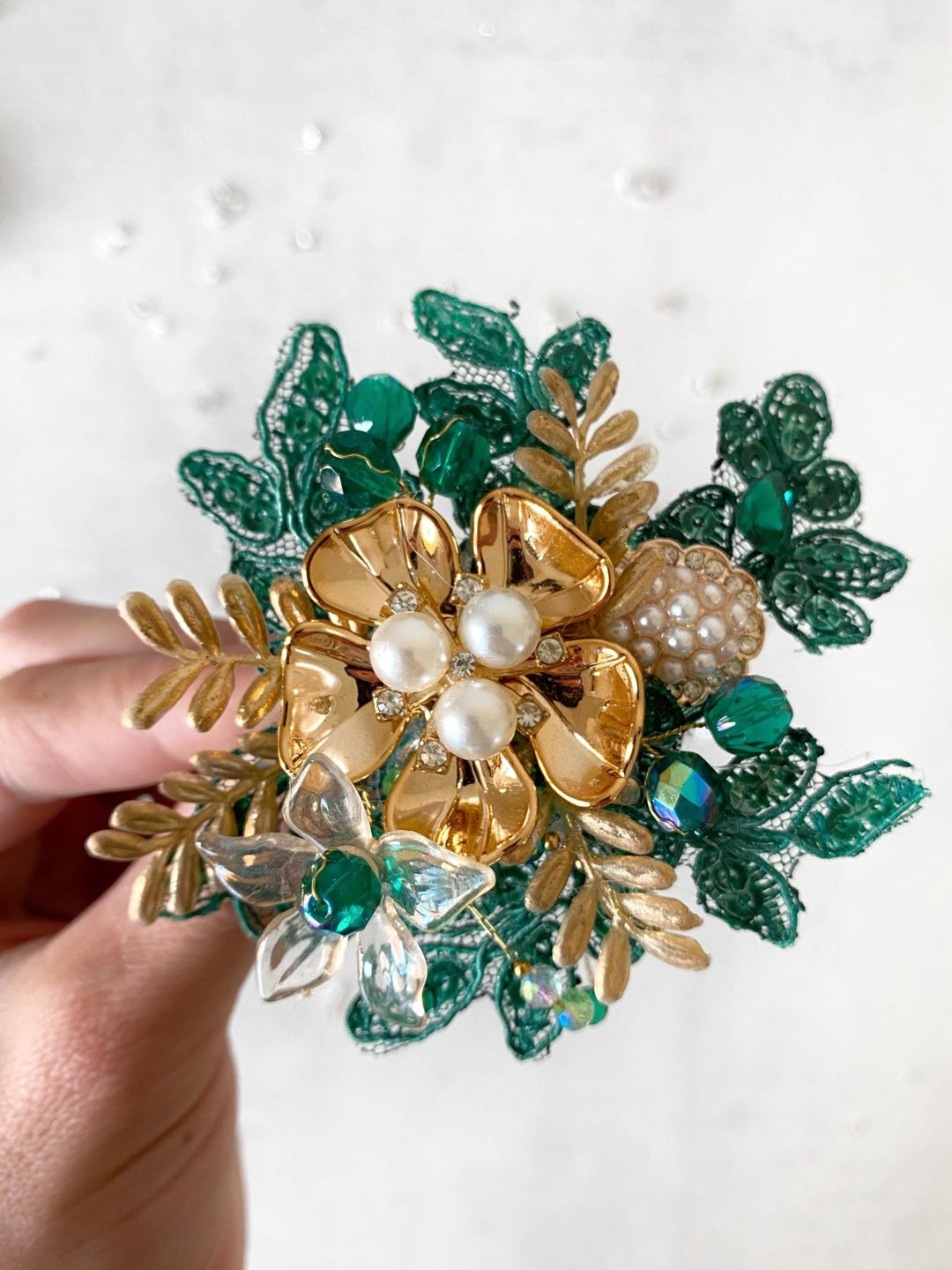 Emerald Green & Gold Flower Brooch – Glam Wedding Jewelry • Luxury Floral Pin – handmade floral hair accessory by magaela