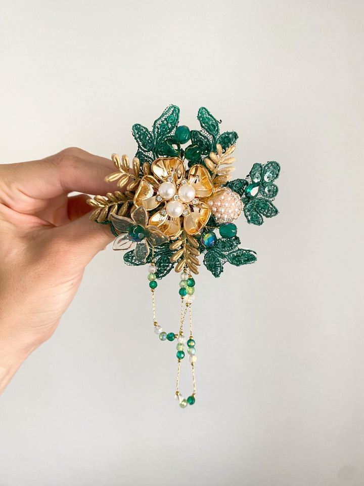 Emerald Green & Gold Flower Brooch – Glam Wedding Jewelry • Luxury Floral Pin – handmade floral hair accessory by magaela