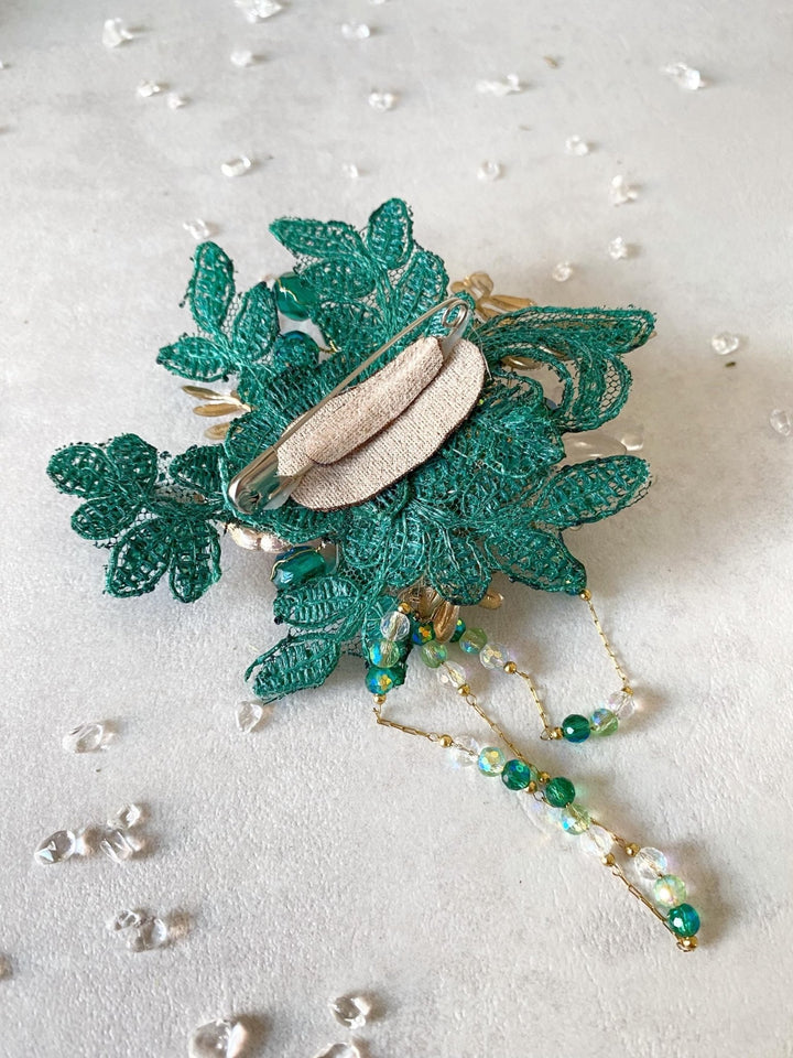 Emerald Green & Gold Flower Brooch – Glam Wedding Jewelry • Luxury Floral Pin – handmade floral hair accessory by magaela