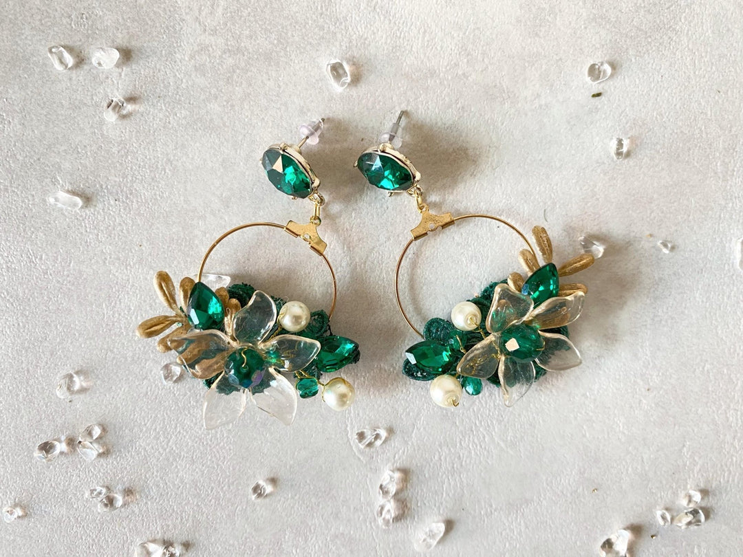 Emerald Green Flower Earrings: Gold Tone Studs, Bridal Jewelry – handmade floral hair accessory by magaela