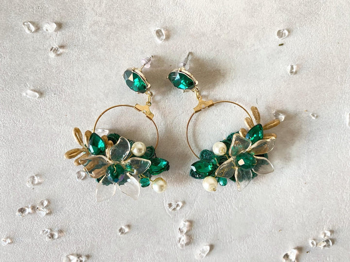 Emerald Green Flower Earrings: Gold Tone Studs, Bridal Jewelry – handmade floral hair accessory by magaela