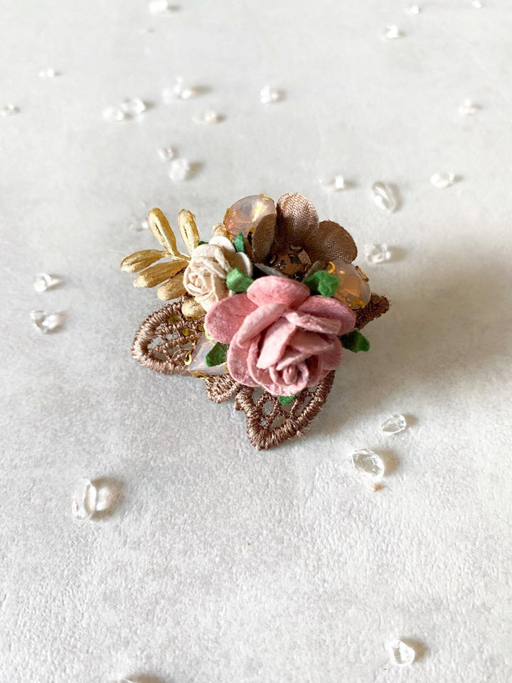 Glam Floral Ring: Emerald Green & Gold Bridal Jewelry – handmade floral hair accessory by magaela