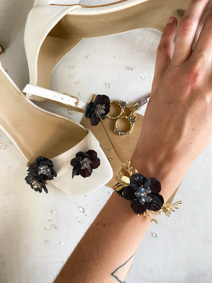 Black & Gold Flower Bracelet: Glam Wedding Wrist Corsage – handmade floral hair accessory by magaela