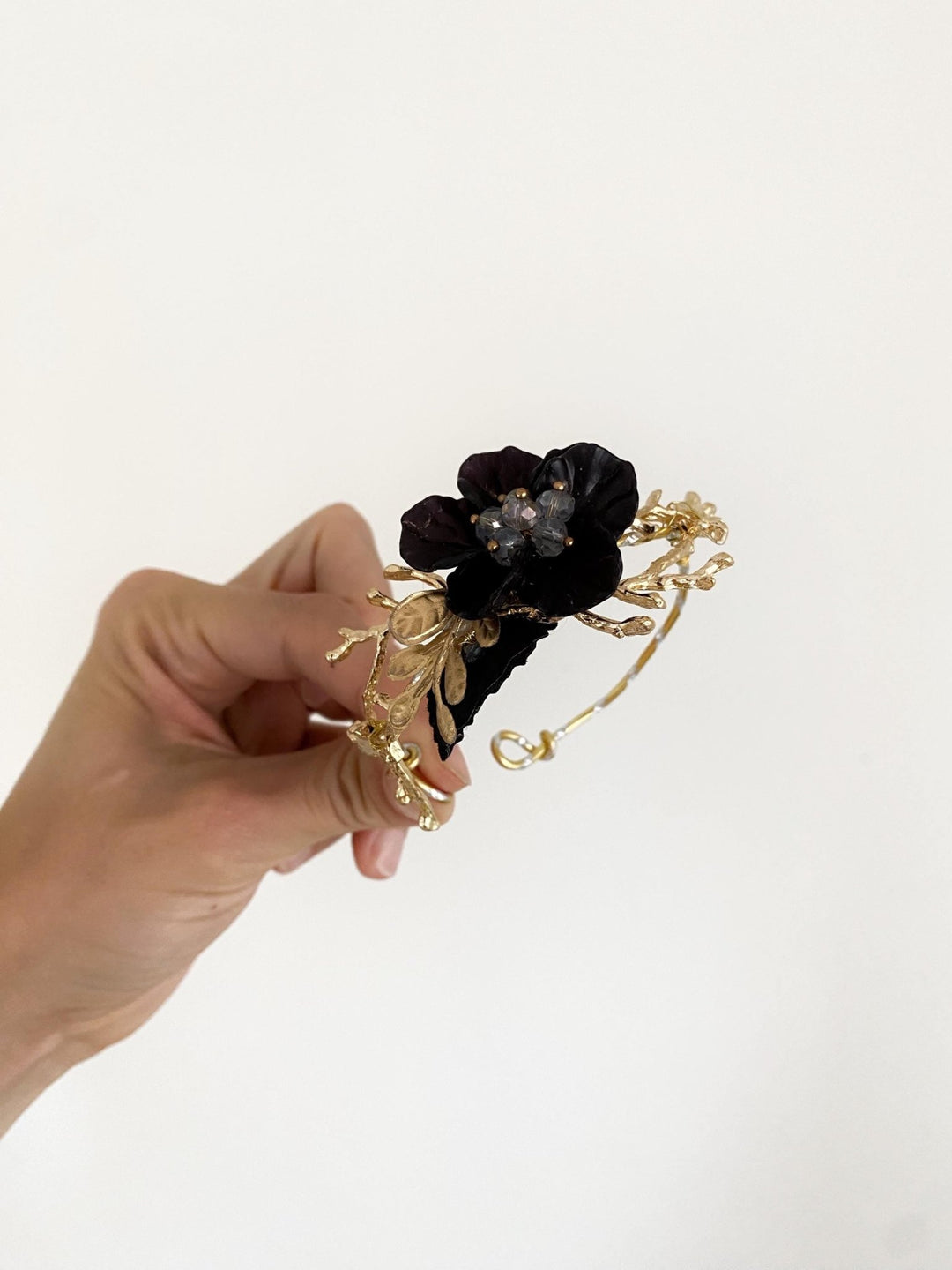 Black & Gold Flower Bracelet: Glam Wedding Wrist Corsage – handmade floral hair accessory by magaela