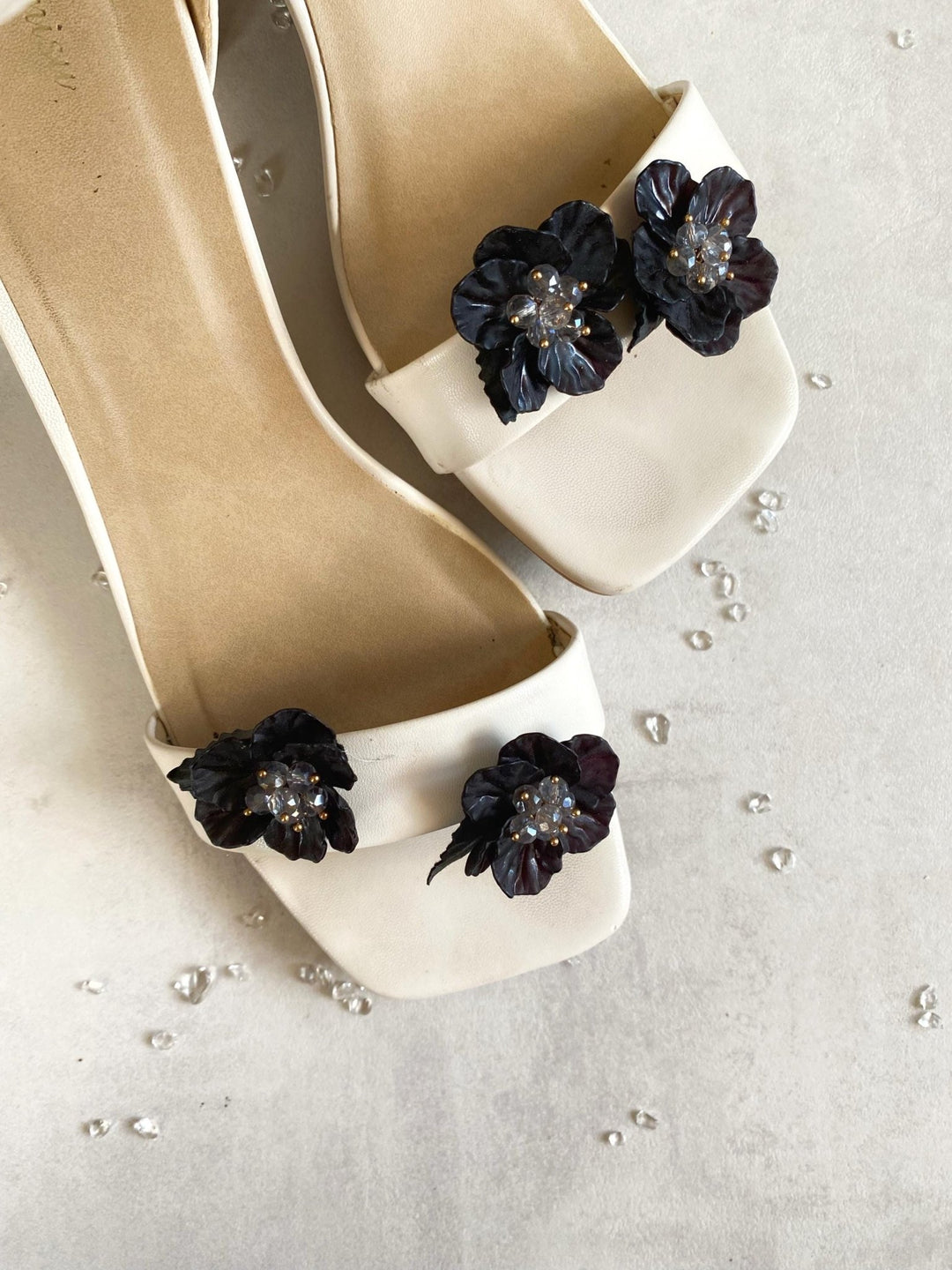 Black Floral Shoe Clips: Glam Wedding Bridal Shoe Decoration – handmade floral hair accessory by magaela
