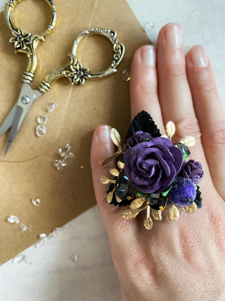 Purple Flower Ring: Glam Gold Tone Floral Jewelry – handmade floral hair accessory by magaela