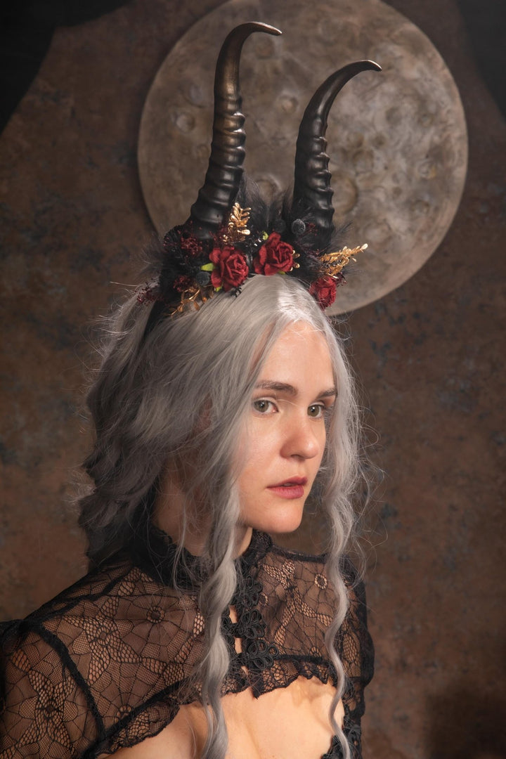 Black Horns Flower Crown: Gothic Wedding Headpiece, Pagan Fest – handmade floral hair accessory by magaela