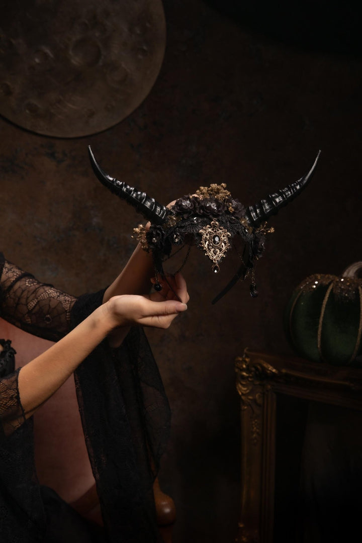 Black Horns Witch Crown: Gothic Wedding Headpiece, Pagan Fest – handmade floral hair accessory by magaela