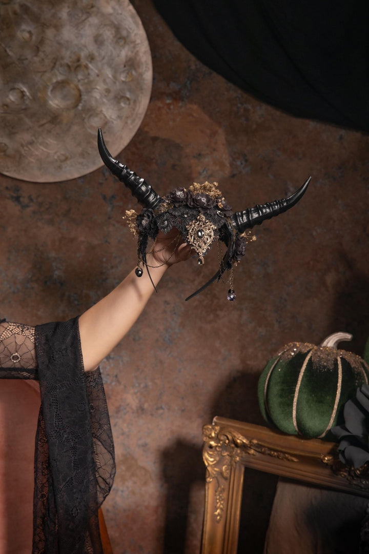 Black Horns Witch Crown: Gothic Wedding Headpiece, Pagan Fest – handmade floral hair accessory by magaela