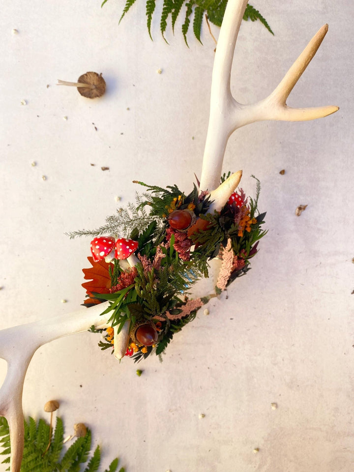 Whimsical Antler Flower Crown: Fairycore Festival Headpiece – handmade floral hair accessory by magaela