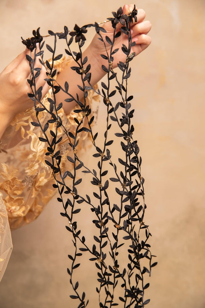 Elegant black veil: handmade accessory from leaves and stars – handmade floral hair accessory by magaela