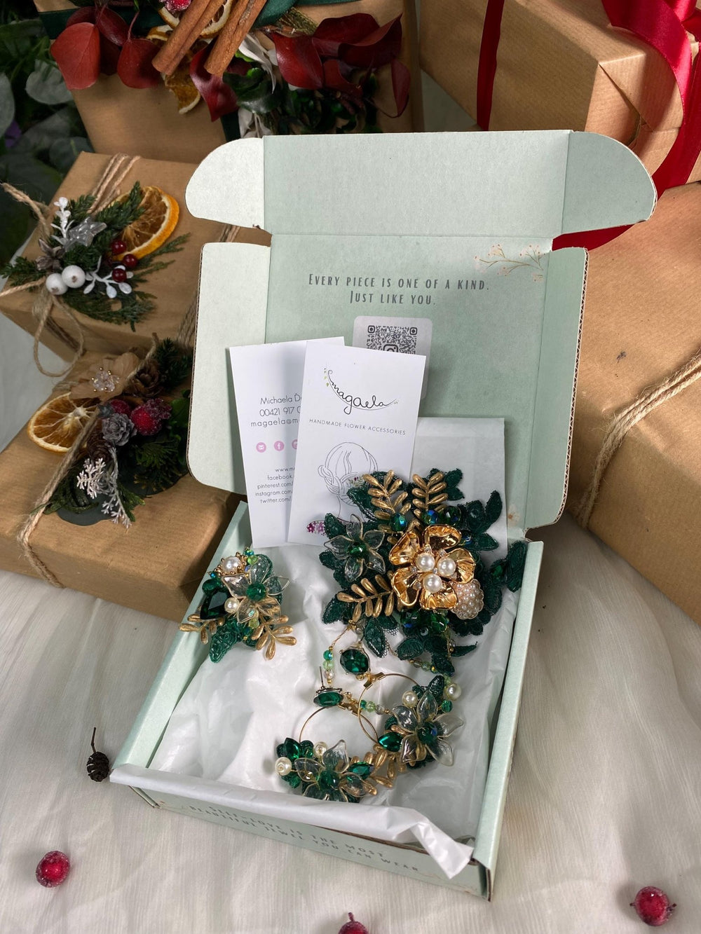Handmade gift box "Moon emeralds" - emerald and golden glamour brooch, ring and earrings – handmade floral hair accessory by magaela