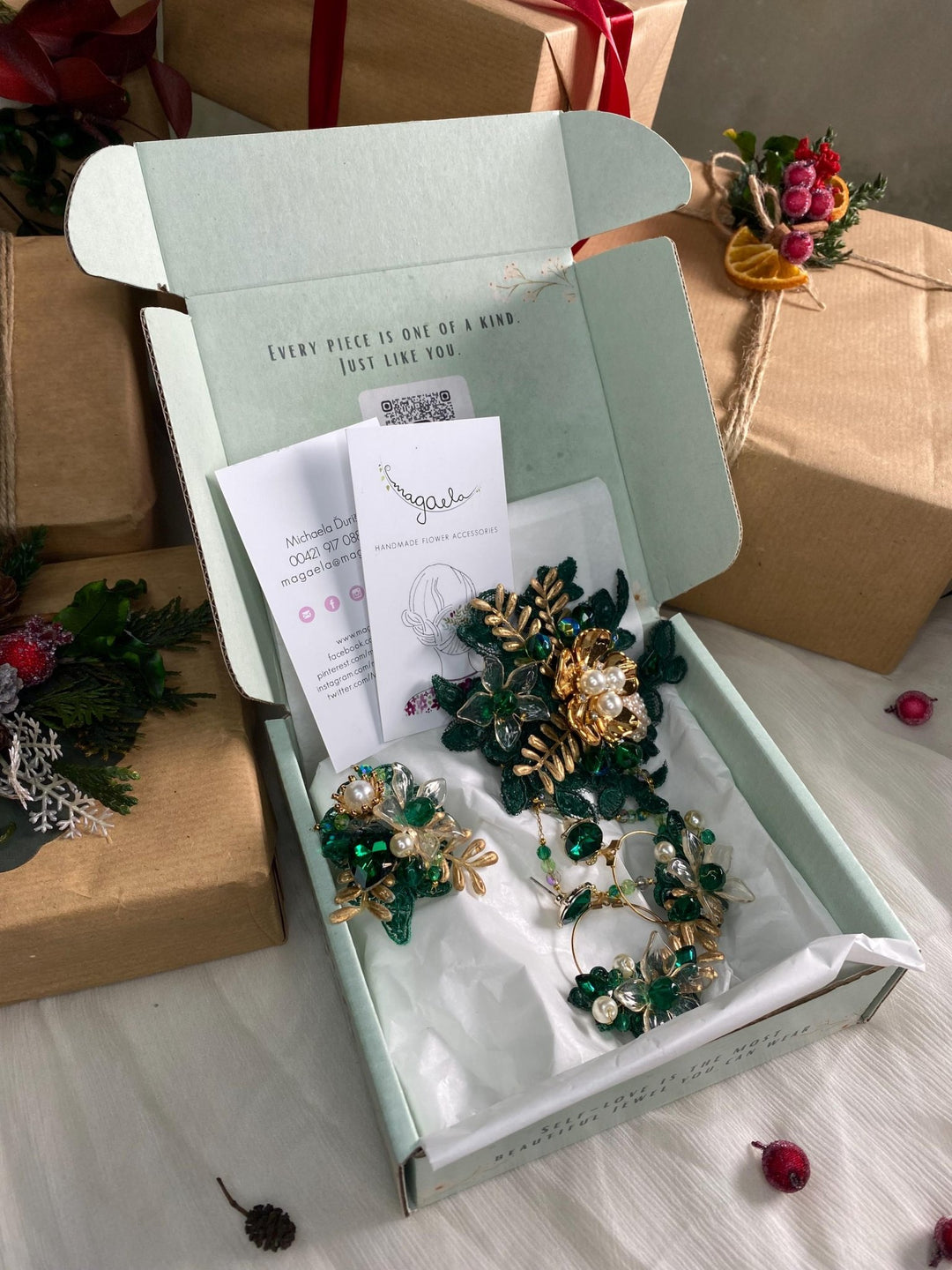 Handmade gift box "Moon emeralds" - emerald and golden glamour brooch, ring and earrings – handmade floral hair accessory by magaela