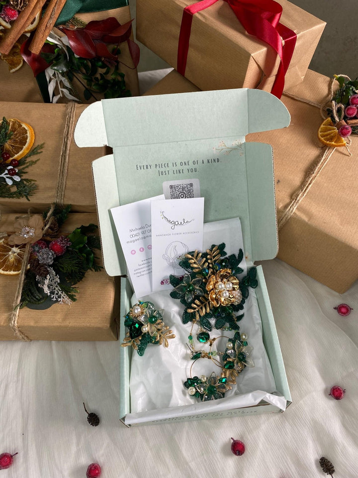 Handmade gift box "Moon emeralds" - emerald and golden glamour brooch, ring and earrings – handmade floral hair accessory by magaela