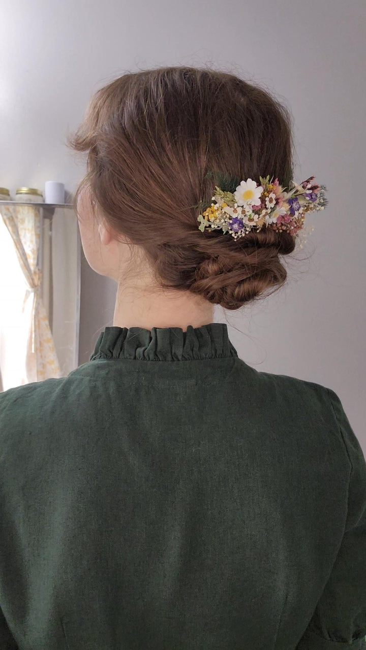 Wildflower Bridal Hair Comb – Meadow Daisy Hairpiece, Rustic Boho Wedding Hair Accessory – handmade floral hair accessory by magaela