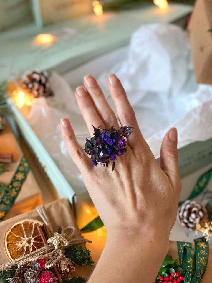 Handmade gift box "Forest witch" - gothic set of headpiece, circle earrings and ring – handmade floral hair accessory by magaela